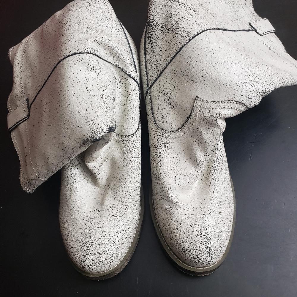 Volatile Leather Distressed boots - Picture 2 of 10